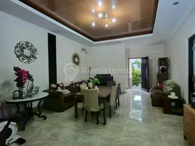 DIJUAL :  Rumah hoek di cluster ter-elit di Puri Bintaro, Bintaro Jaya sekt 9. Harga nett : 4,5M.