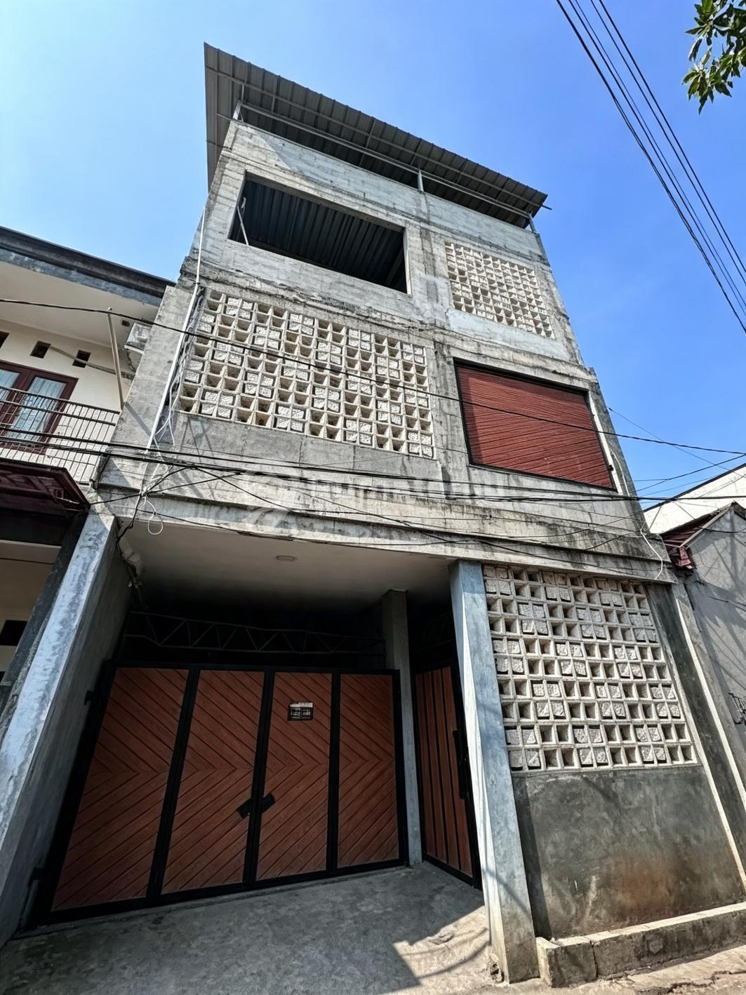 Dijual rumah kost 14 kamar Akses jalan 1 mobil lebih di Pondok Kelapa, Kalimalang, Jakarta