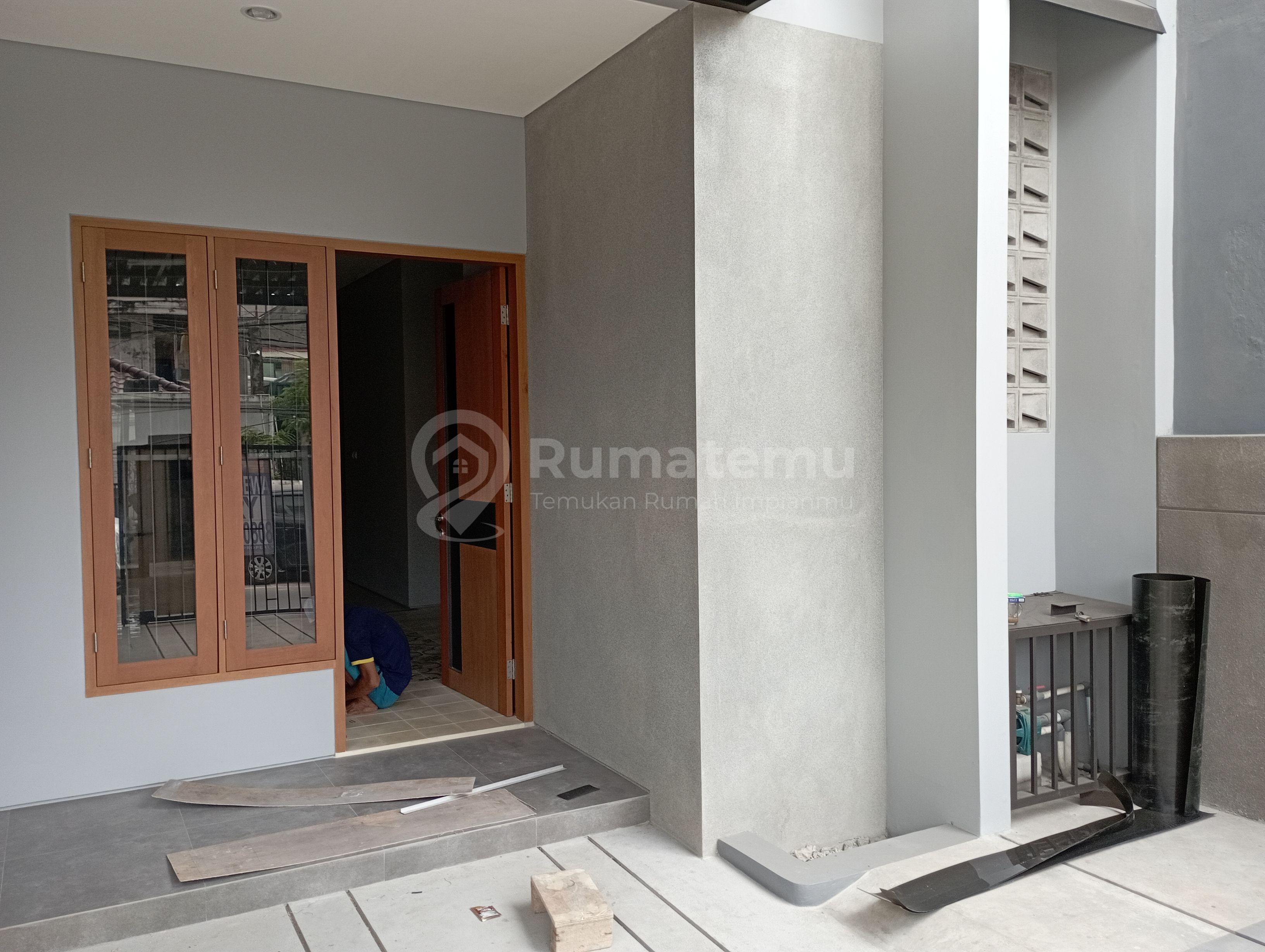 DISEWAKAN RUMAH MODERN MINIMALIS 2 LANTAI DI CEMPAKA PUTIH, JAKARTA PUSAT.