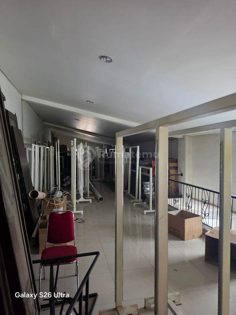 Gudang Luas 1700M Siap Pakai Ada Office , Parkiran Luas Strategis di Kaliabang Kota Bekasi