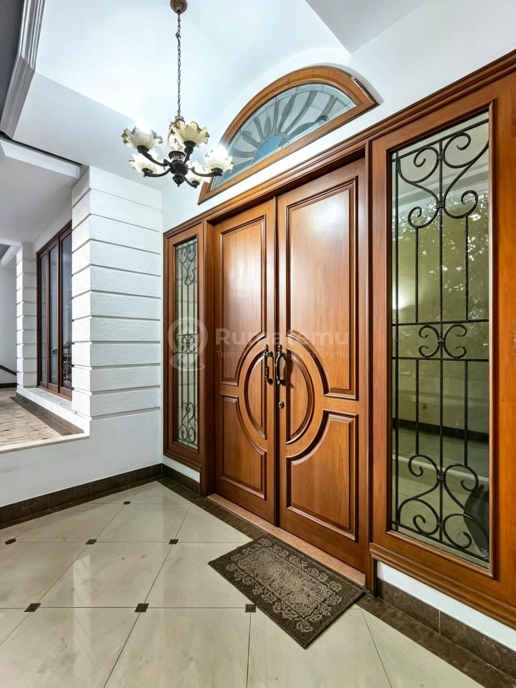 Dijual Rumah Di Duta Permai Pondok Indah Jakarta Selatan Ada.kolam Renang. Luas Tanah 500m2 Bangunan 800m2 Harga Rp. 25miliar