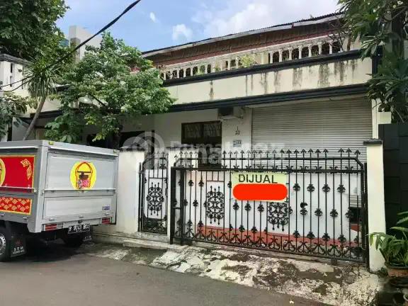 Rumah Tua Masuk Komplek Area Jalan Anggrek, 750 Meter Ke Jalan Letjen S Parman