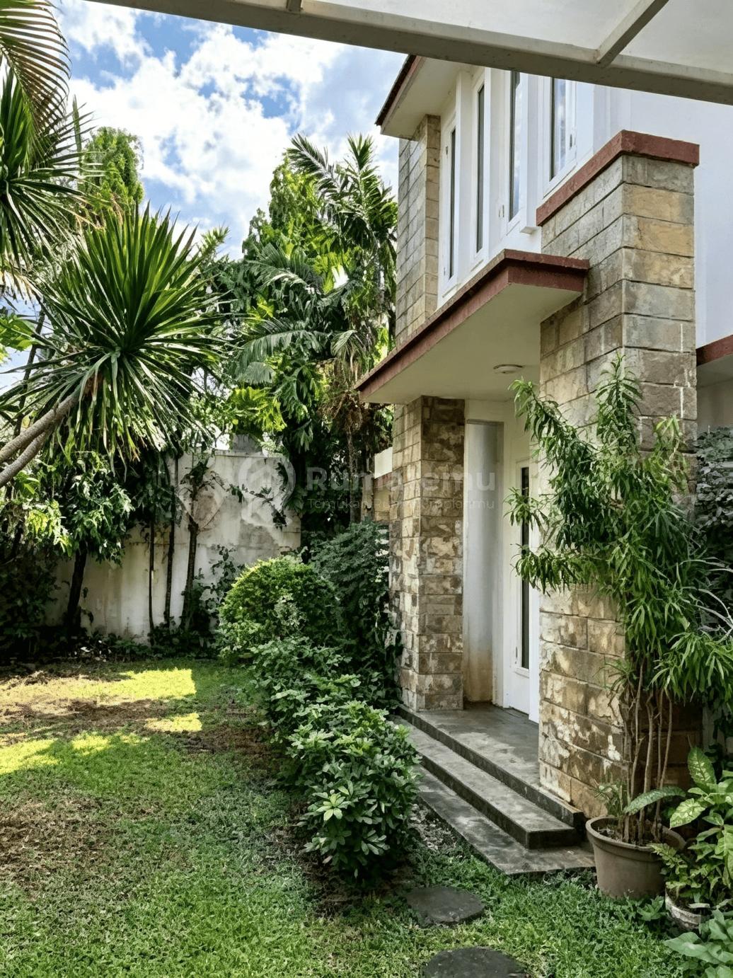 Dijual Rumah Lama Terawat di Cipete Jakarta Selatan