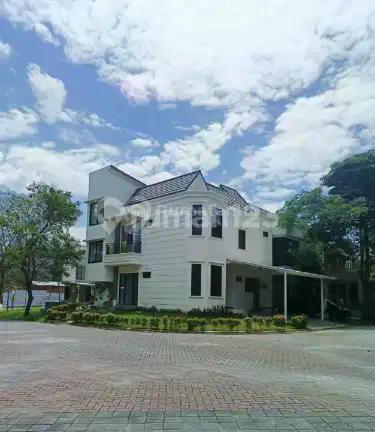 Rumah Baru Cantik Unik 4 Kamar Tidur bisa KPR Selatan Eminent Bsd