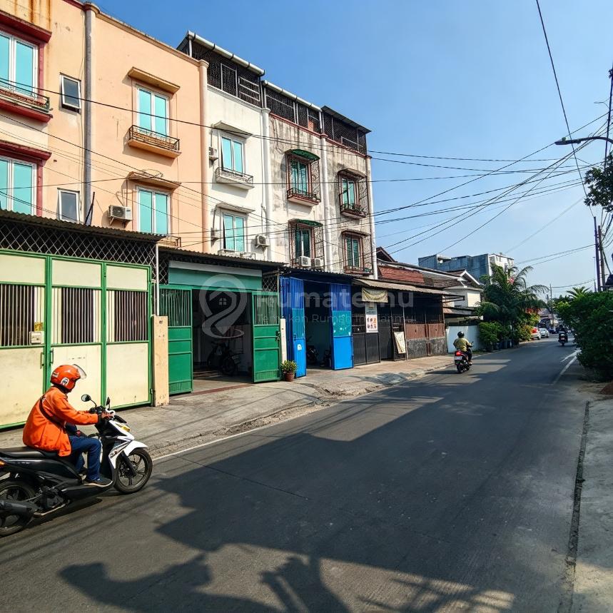 Dijual Harga Menarik!! Ruko 4 Lantai + Kost Aktif 11 Kamar - Strategis & Siap Investasi Lokasi Strategis