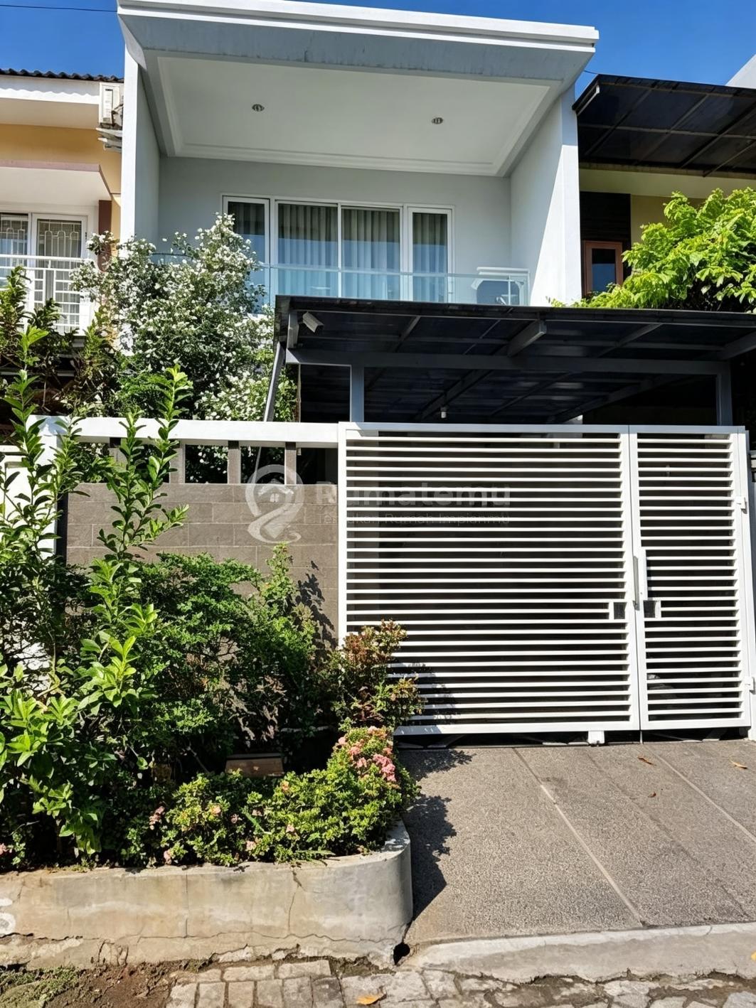 Dijual rumah di komplek Taman Grisenda Pik dengan Row jalan 2 mobil lebih Hadap utara, Kapuk Muara