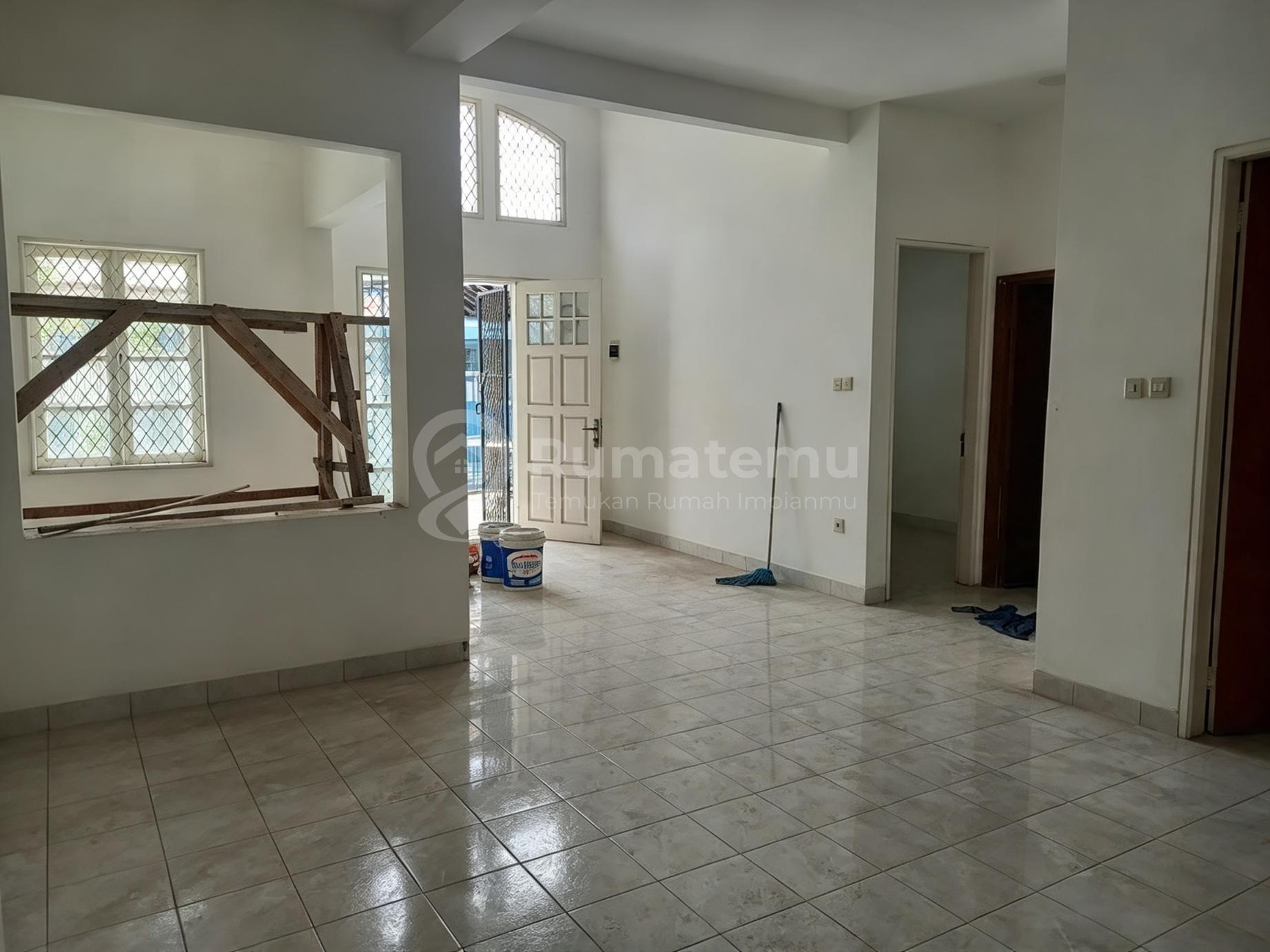 Disewakan Rumah Siap Huni Lokasi Di Taman Mahkota