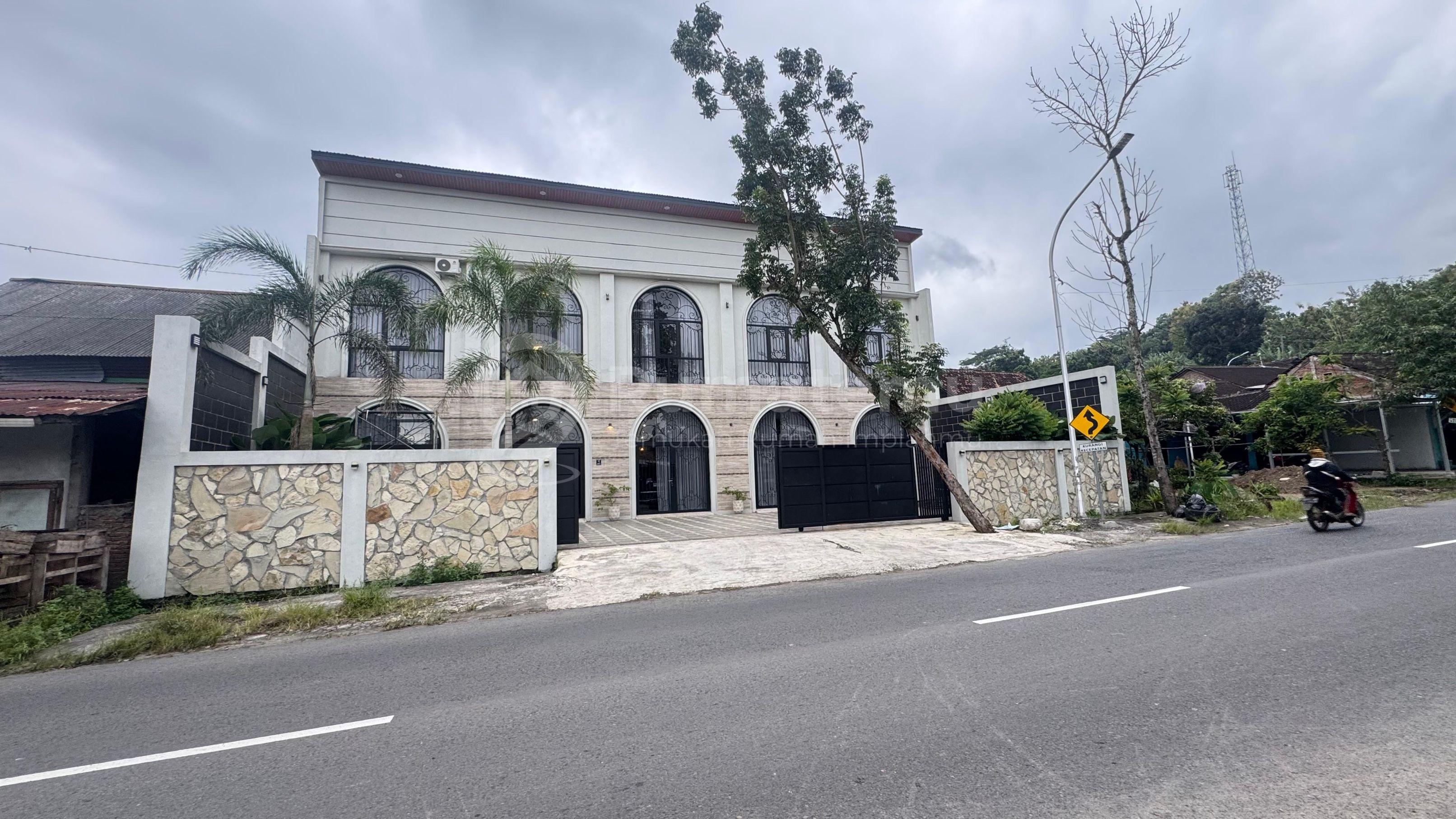 Rumah mewah Sadeng Raya Gunungpati Manyaran, Kota Semarang, Jawa Tengah