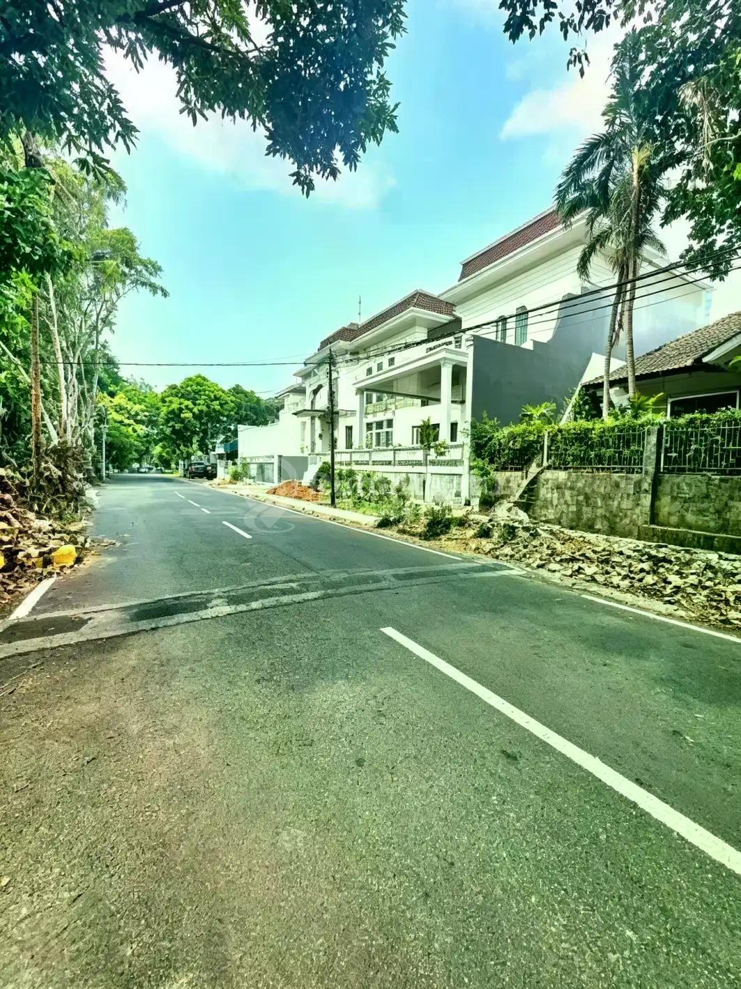 Rumah Di Area Bagus Akses Jalan Sangat Lebar Pondok Indah