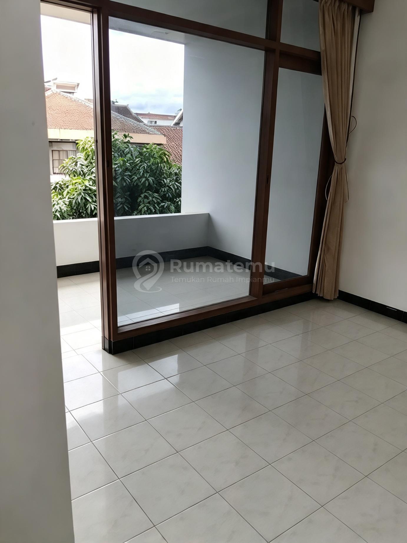 Dijual Atau Disewakan Rumah Siap Huni 2 Lantai 4 KT di Komplek Dadali