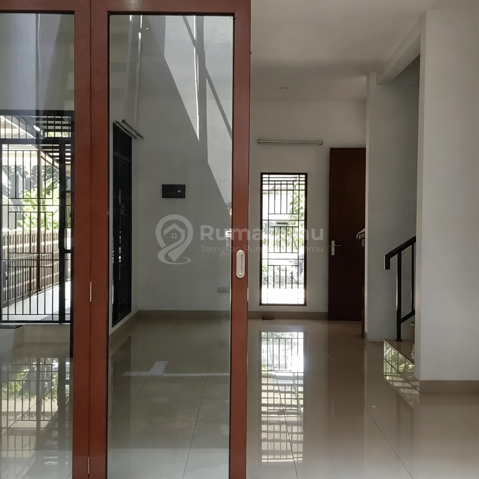 Dijual Rumah Siap Huni Lokasi Strategis Harga Menarik di Graha Raya