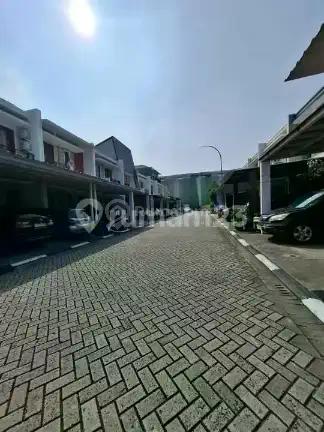 Rumah Murah 2,5 Lantai di Green Lake City Cipondoh Karang Tengah Tangerang Kota Banten