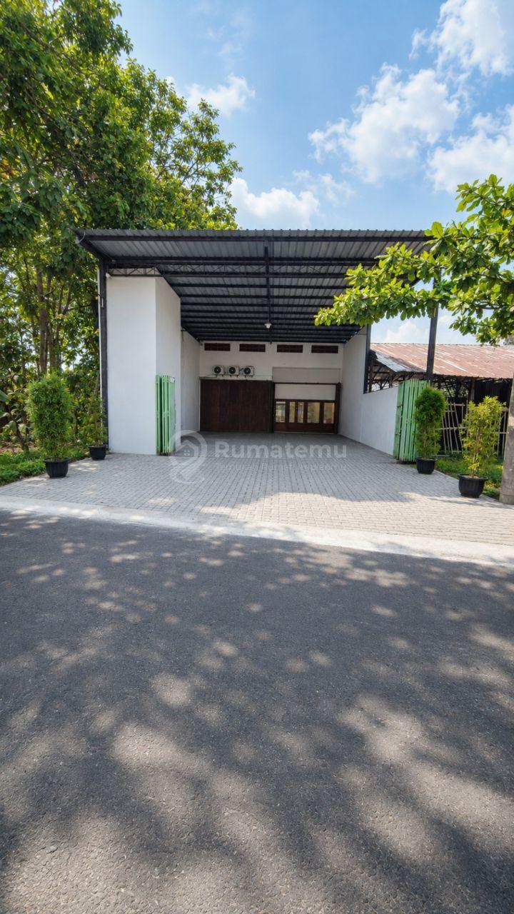 Dijual Ruang usaha, luas, strategis dekat Ring Road Selatan Lt 469m2