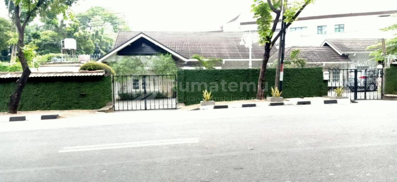 DIJUAL RUMAH ELITE & STRATEGIS JL. PAKUBUWONO VI KEBAYORAN BARU JAKARTA SELATAN