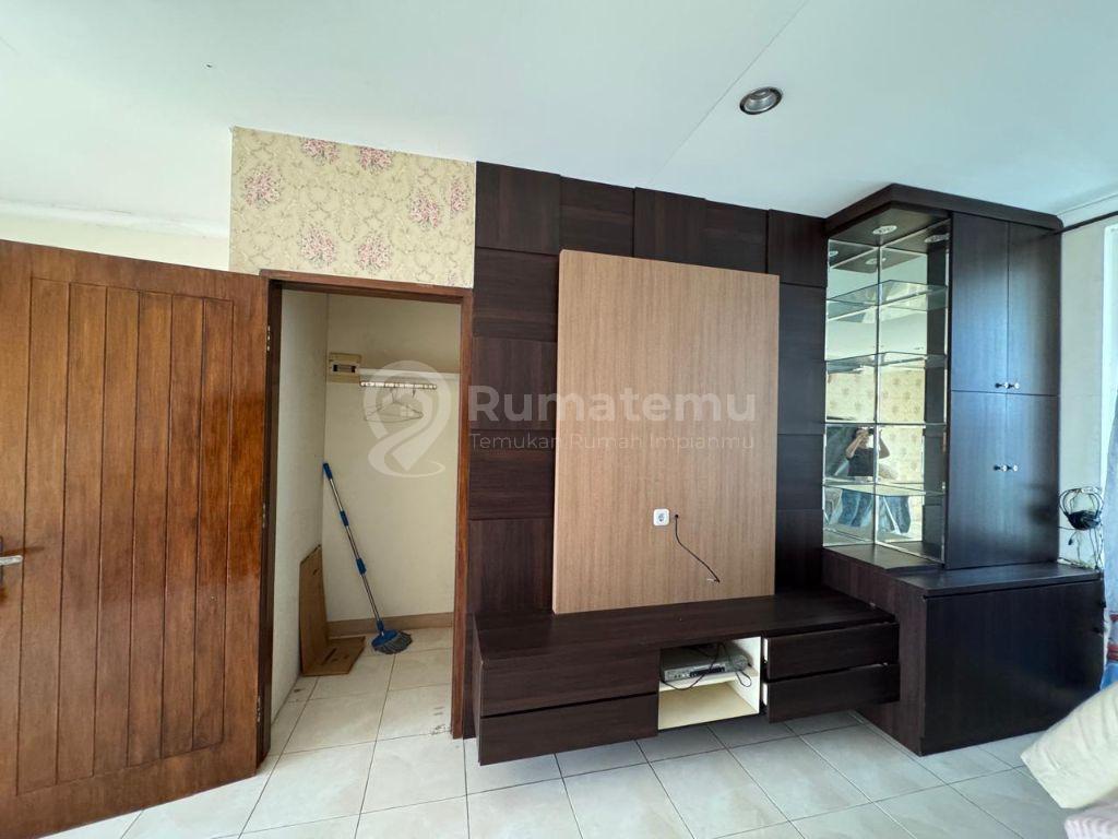 Ruko Kantor Full Renov di Harapan Indah Bekasi Semi Furnish