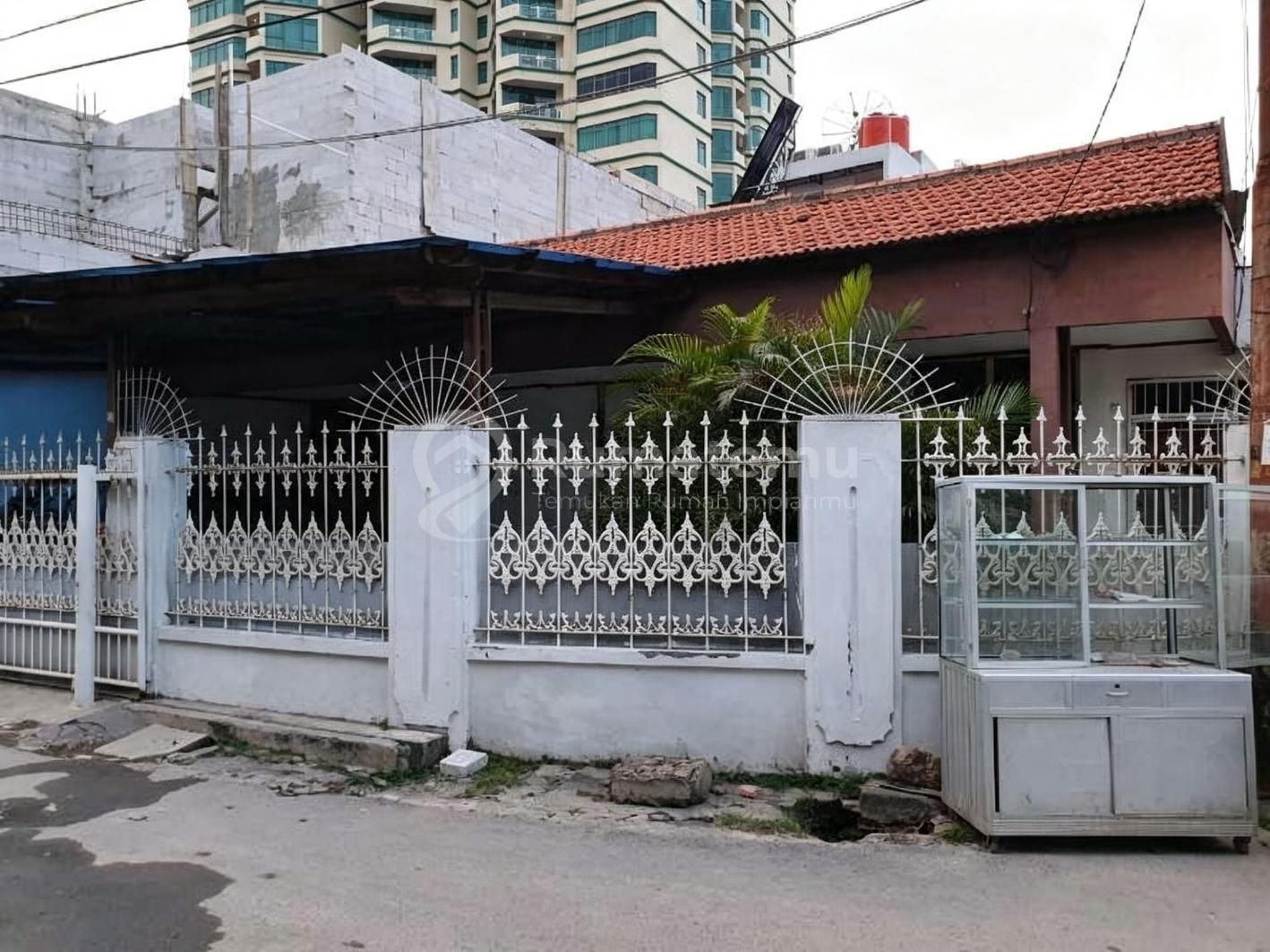 Jual rumah Tua BU dibawah NJOP dekat dengan raya pasar minggu (hitung tanah saja) Pancoran