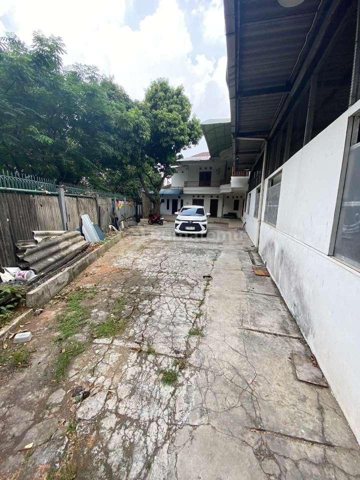 Disewakan Rumah Duri Kepa Pinggir Jalan Raya, Cocok untuk Usaha.
