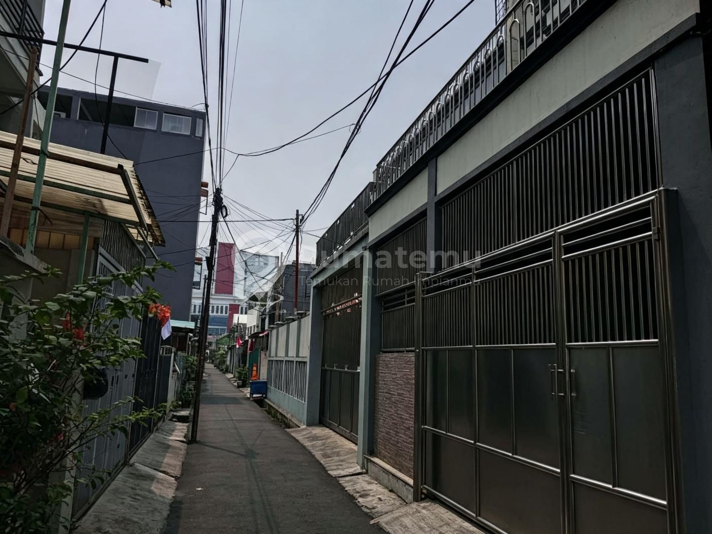 Dijual rumah dan kost Hadap Timur dibawah Njop di Petojo Barat, Duri Pulo