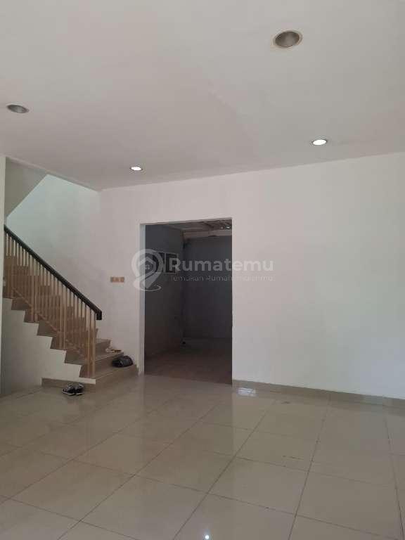 Dijual Cepat di Rumah Golf Lake