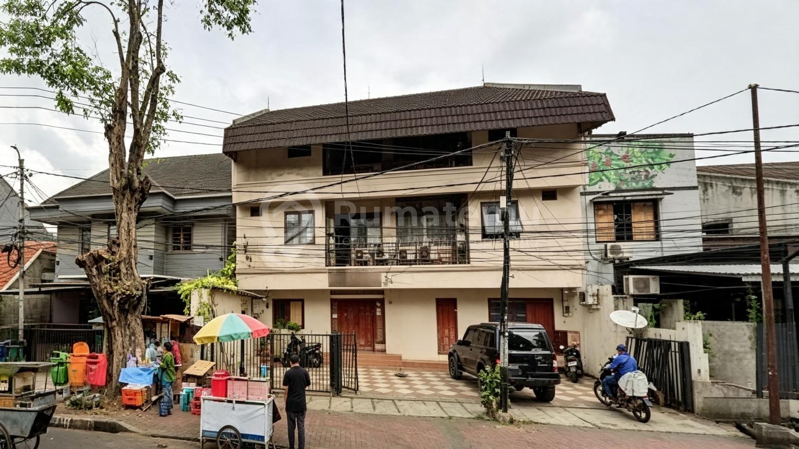 Jual rumah kantor tempat strategis butuh renov di Bendungan Hilir, Jakarta Pusat