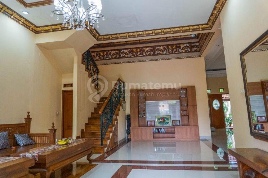 Rumah Modern Minimalis Rapih Cantik di Graha Bintaro Jaya 