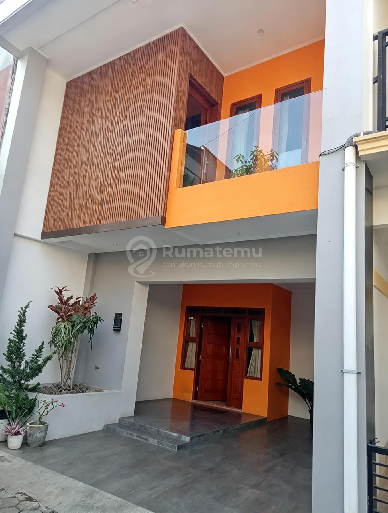 Disewakan Rumah 2 Lantai 3 KT di Cihanjuang