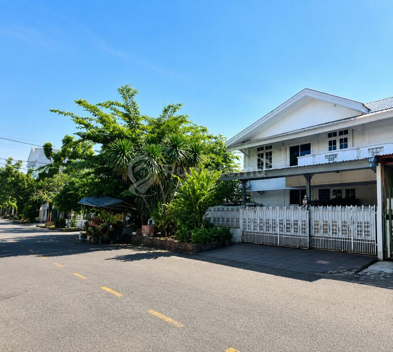Dijual Rumah Hoek Siap Huni Daerah Janur Asri Terletak di jalan utama dalam komplek