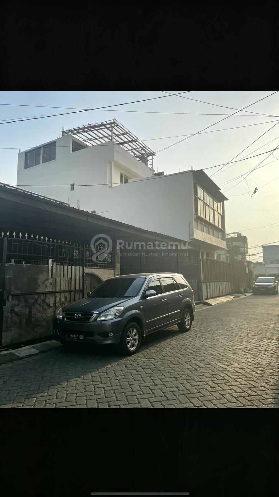 Dijual Rumah di Grand Poris, Rumah 4 Lantai, Selatan