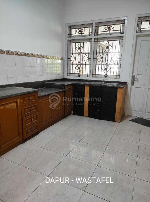 DIJUAL: Rumah Posisi Hook Luas 260m² di Cireundeu, Kawasan Tenang & Strategis Perbatasan Jaksel