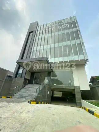 Gedung Perkantoran Baru Pinggir Jalan Raya Strategis