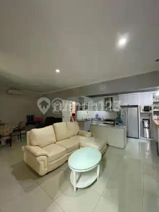 Rumah Kenari Golf di Pik