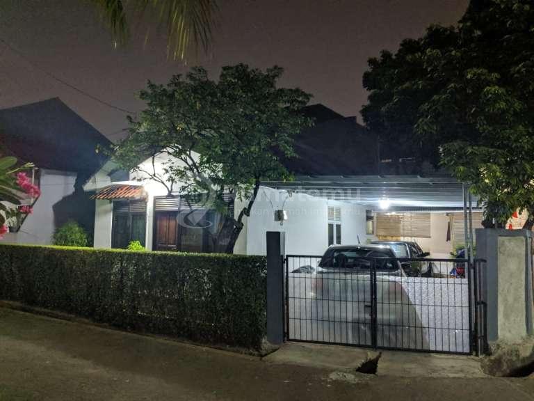Rumah komplek pjmi bintaro dekat stan dan sekolah al azhar