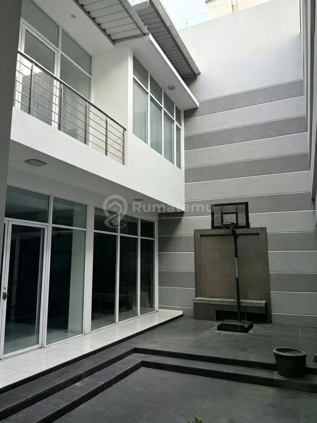 Rumah di Ancol