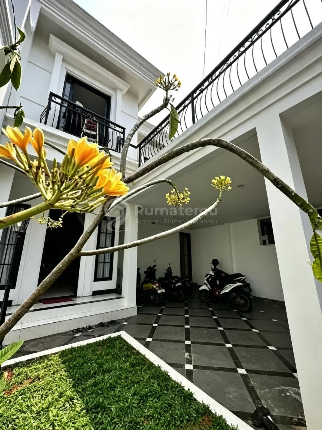 Rumah Baru Design Classic Mewah di Jagakarsa