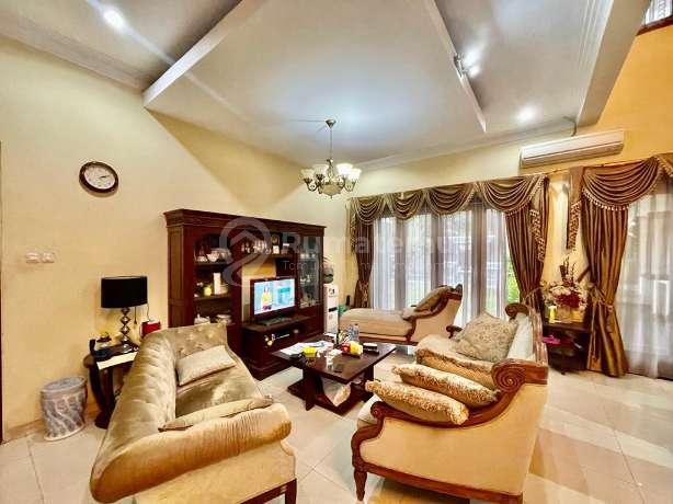 Rumah Menteng Proklamasi. 2 Lantai. 21x35. With Swimming Pool. Siap Huni