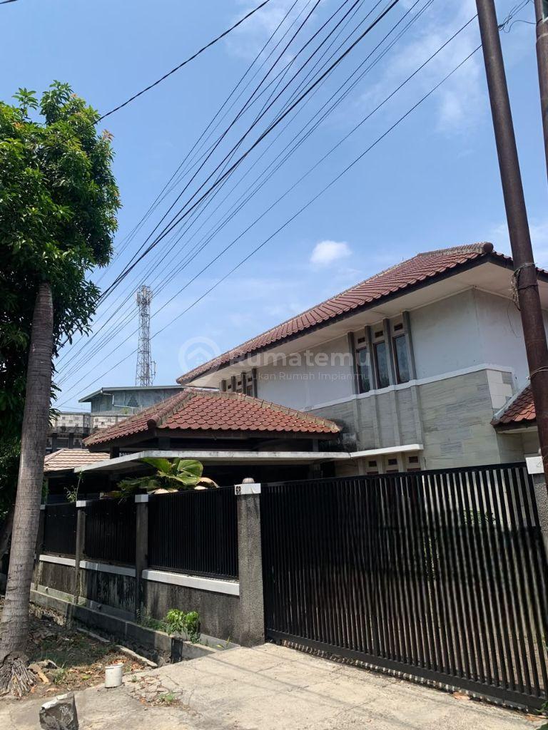 RUMAH LUAS COCOK UNTUK KELUARGA HARGA MURAH BISA NEGO