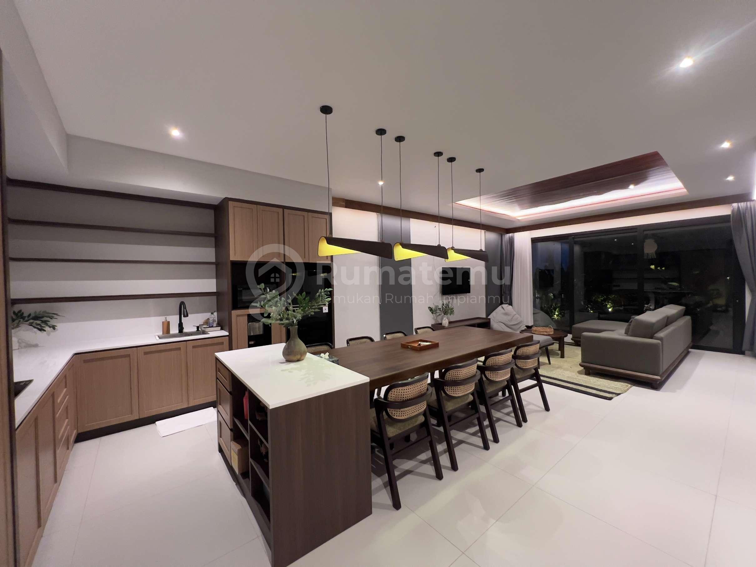 4 BEDROOMS MODERN COMTENPORARY ARCHITECTURAL STRUCTURE 1,5 KM TO THE BEACH STRATEGIC AND PRIME LOCATION AT BATU BOLONG CANGGU