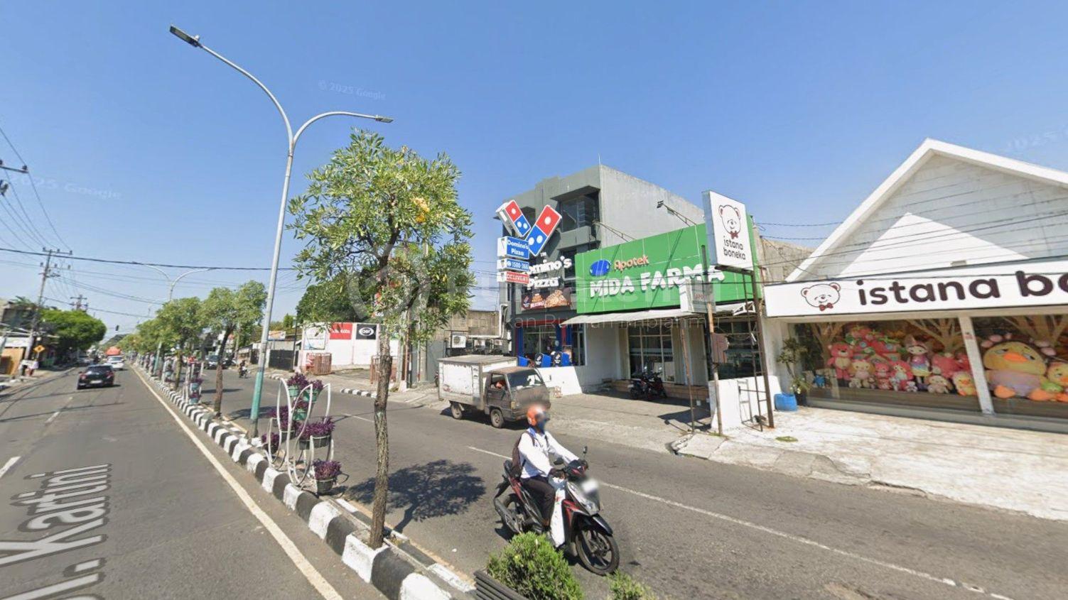 Gudang dan Showroom Jl Kartini Pusat Kota Gresik Strategis
