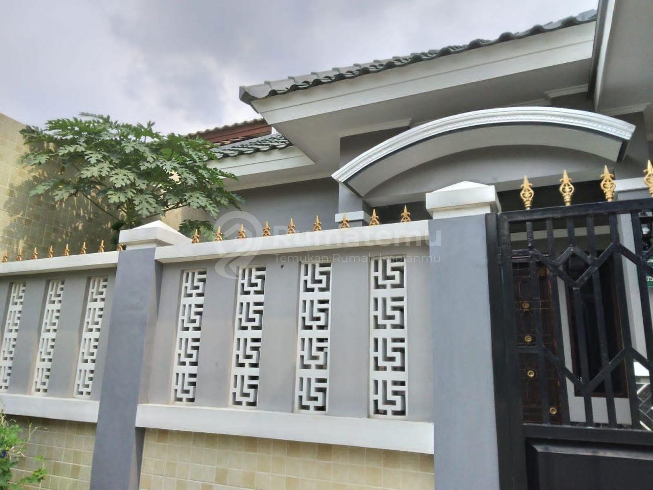 Rumah Cantik dan baru di renovasi di Perumahan Bulevar Hijau - Kota Harapan Indah Bekasi Barat