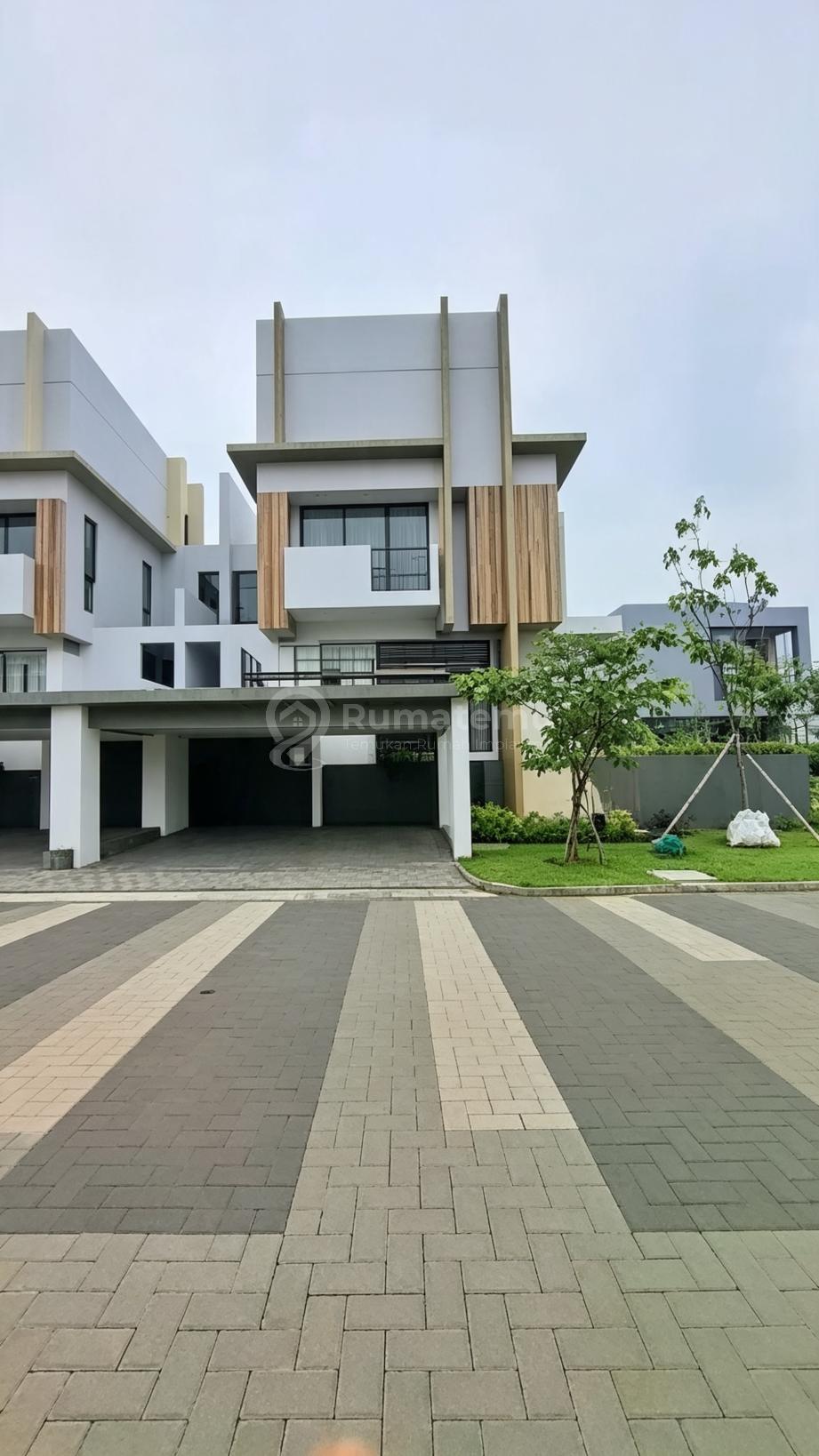 Dijual Rumah 3 lantai ada attic start 9M-an lebar 10 Blizfield BSD City
