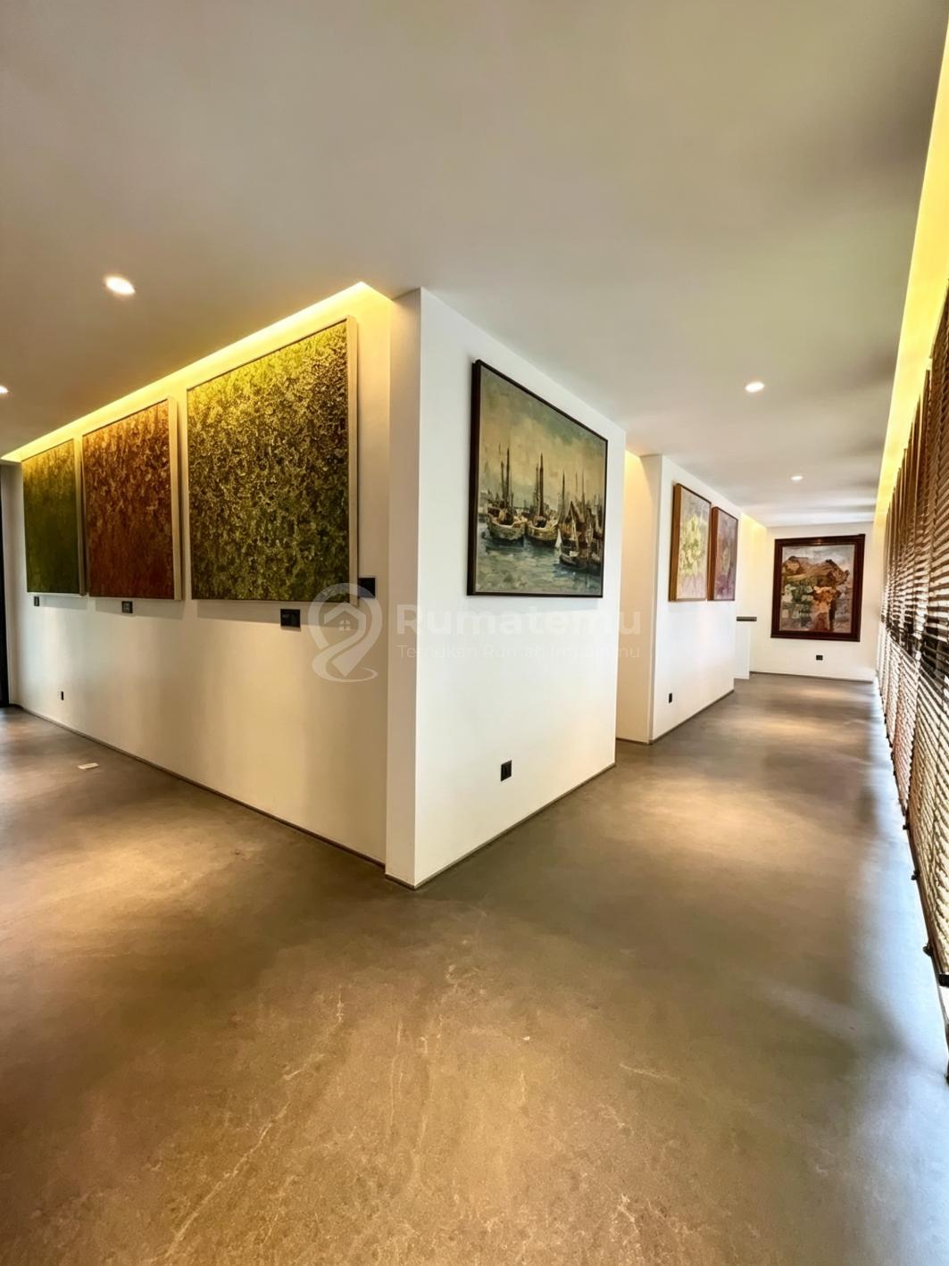 Djual Beautiful Brand New Tropical Modern House di Brawijaya