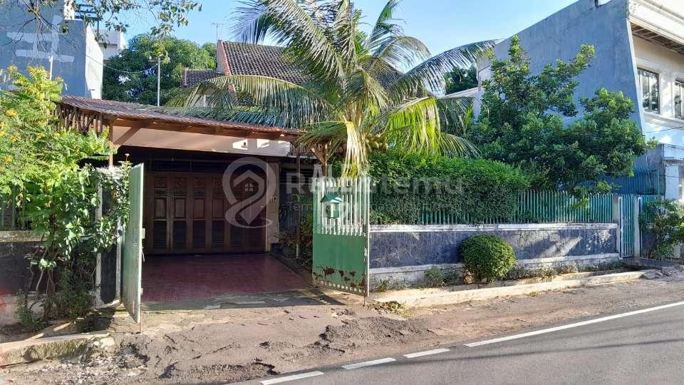 Dijual rumah mewah garasi dan carport masing-masing untuk 2 mobil Jl. Cempaka Putih, cempaka putih timur