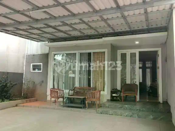 Dijual Rumah 2 Lantai di Villa Melati Mas