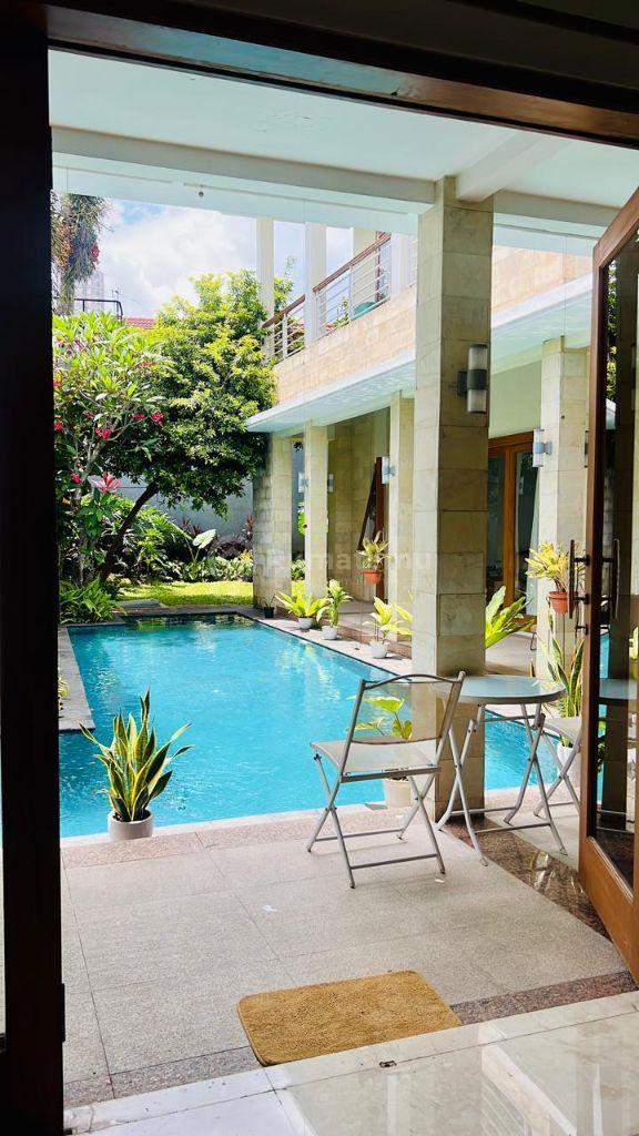 Rumah Besar Dan Mewah Di Perumahan Kemang Timur Jaksel