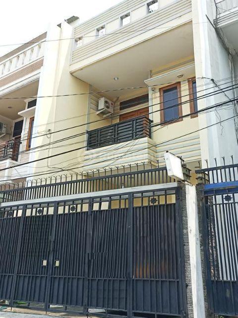 Rumah Siap Huni, Lokasi Bagus, Ada Ijin Usaha di Duri Kepa. 14365
