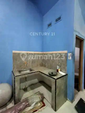 Rumah Cantik Lokasi Strategis Semi Furnished Nyaman untuk Hunian