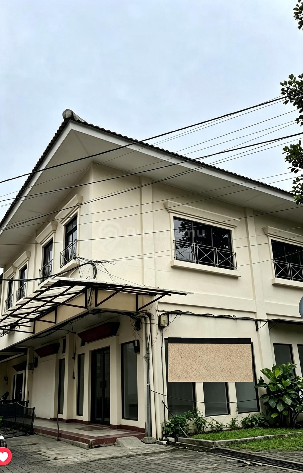 Ruko Gandeng Dijual Hoek Lebar Muka 10 Luas