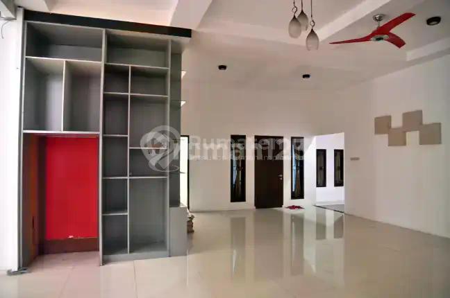 Rumah Ada Pool Di Cipadu Jaya, Tangerang, Rumah Mewah, Siap Huni, Barat