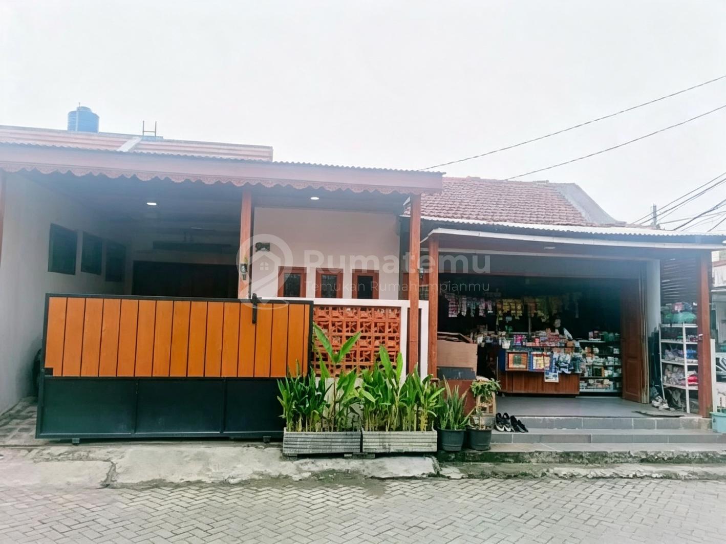 Rumah Tinggal Dan Usaha Warung Dalam Komplek Di Sawangan Depok