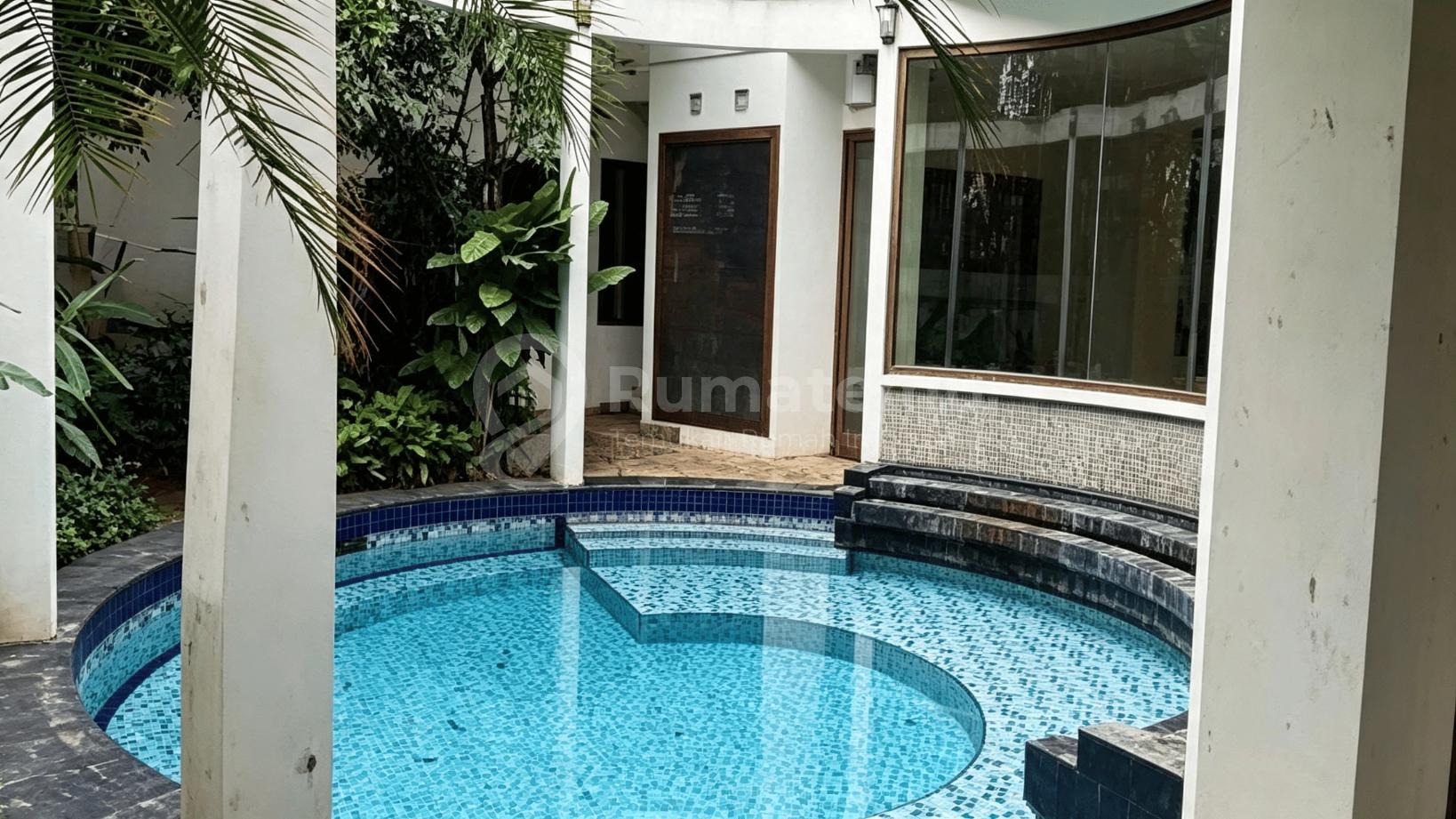 Jual rumah Patra + swimming pool menggunakan marmer italy Kuningan, Komplek Menteri Rasuna Said, Kuningan